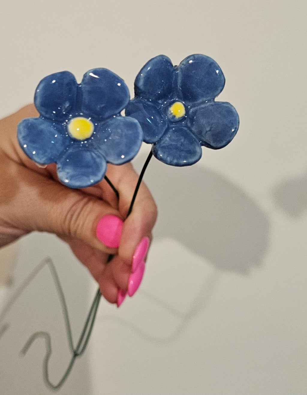 1 x Forget-me-not stem.