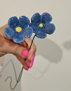 1 x Forget-me-not stem.