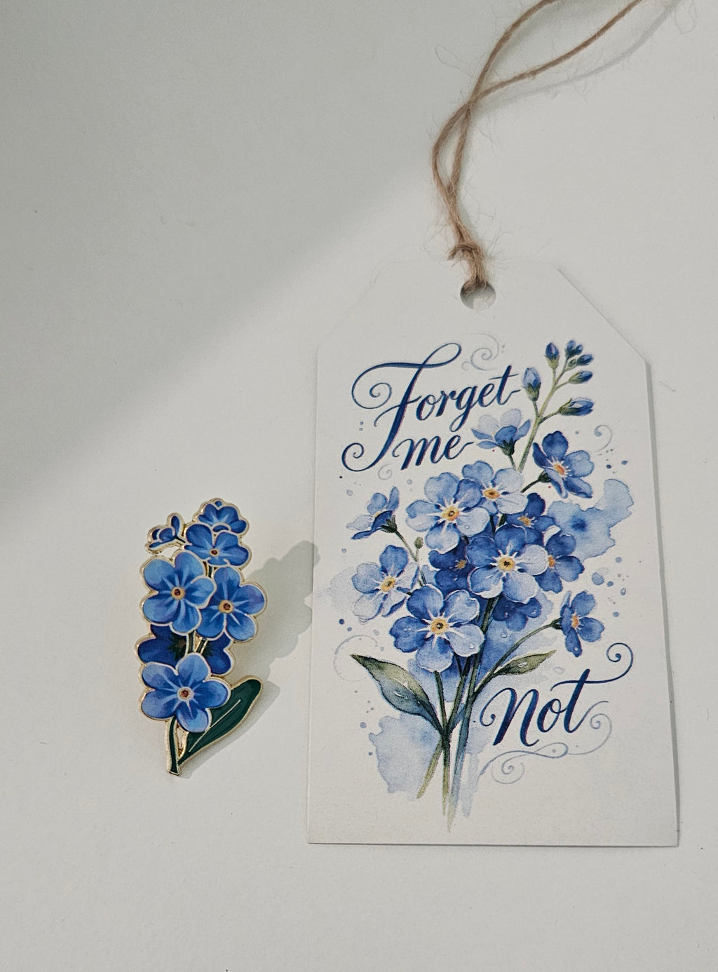 Forget-me-not pin with gift card