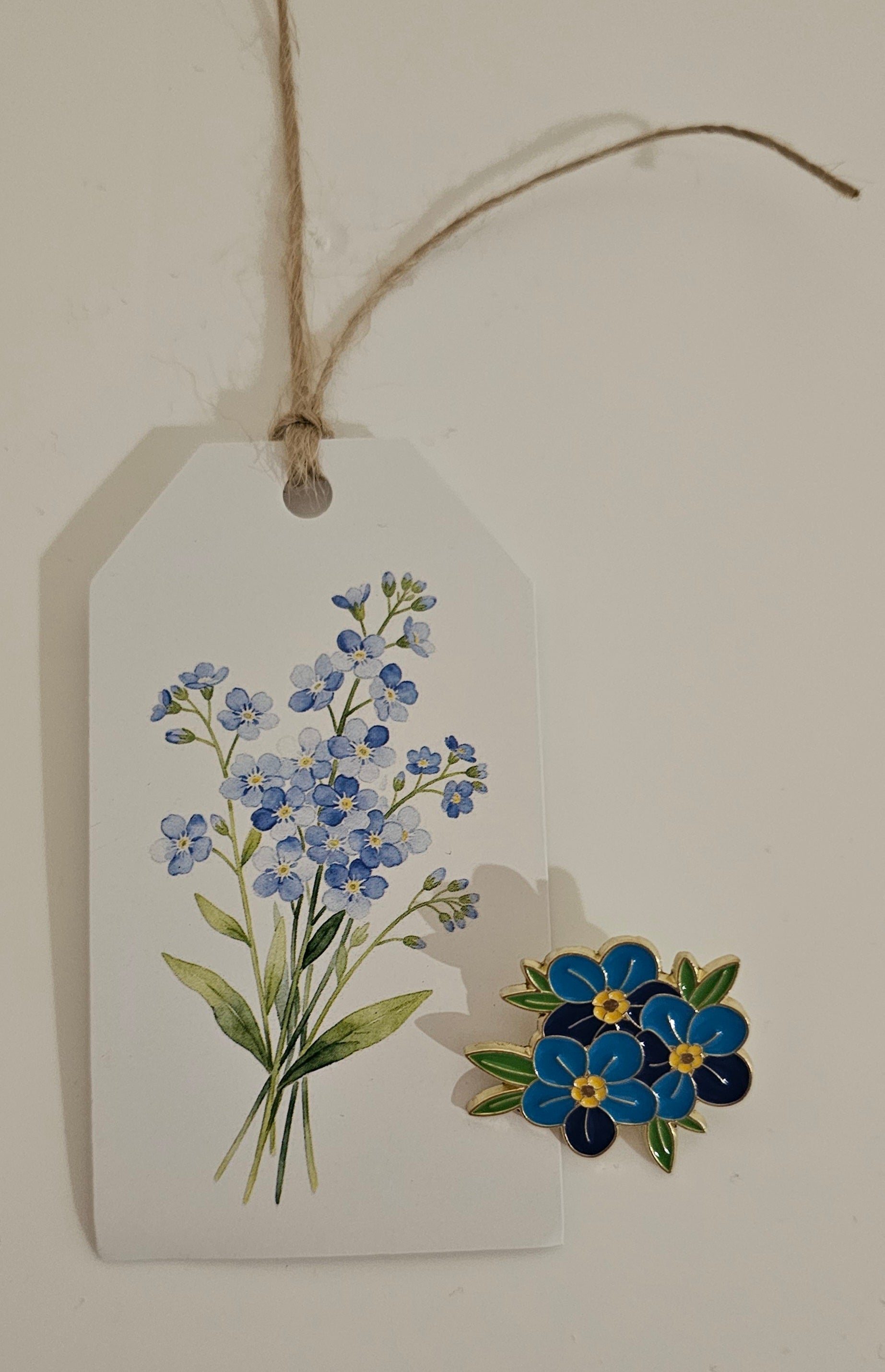 Forget-me-not pin with gift tag