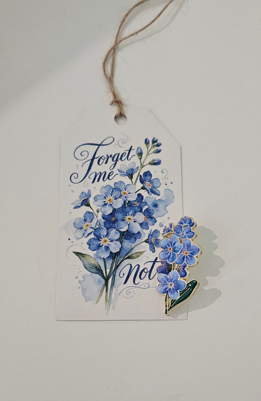 Forget-me-not pin with gift card